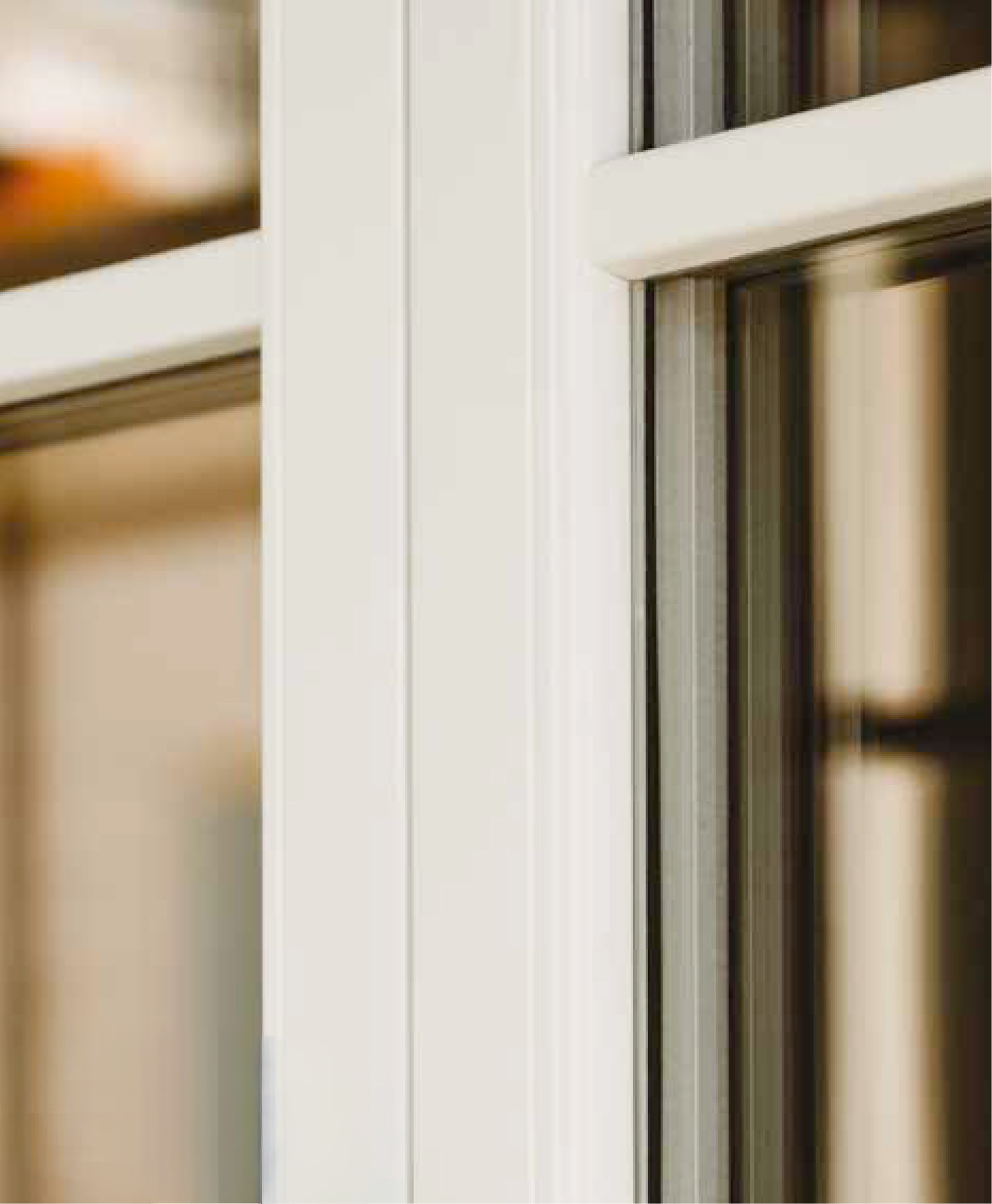 Finestra moderna in alluminio con profili sottili e vetro trasparente, ideale per architetture contemporanee a Firenze